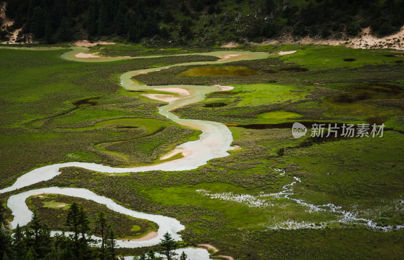 山谷河流自然风景