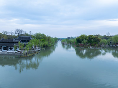 航拍烟雨江南扬州瘦西湖风景区全景