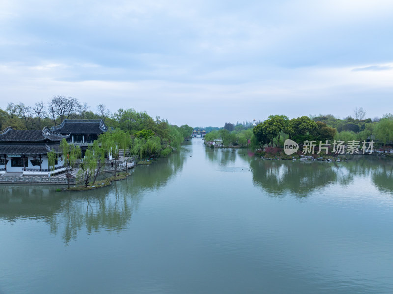 航拍烟雨江南扬州瘦西湖风景区全景