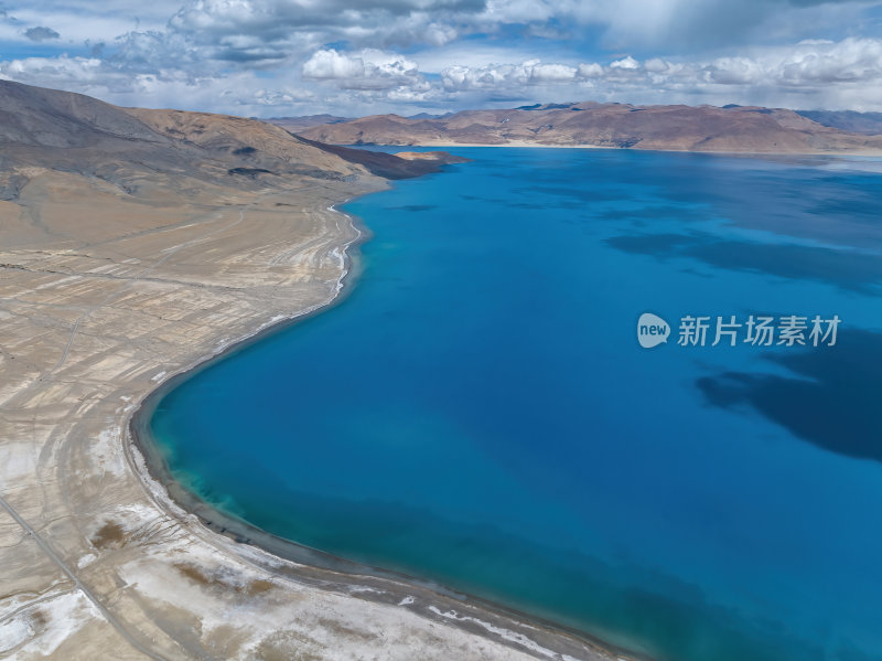 西藏日喀则佩古措蓝色湖泊大环线高空航拍