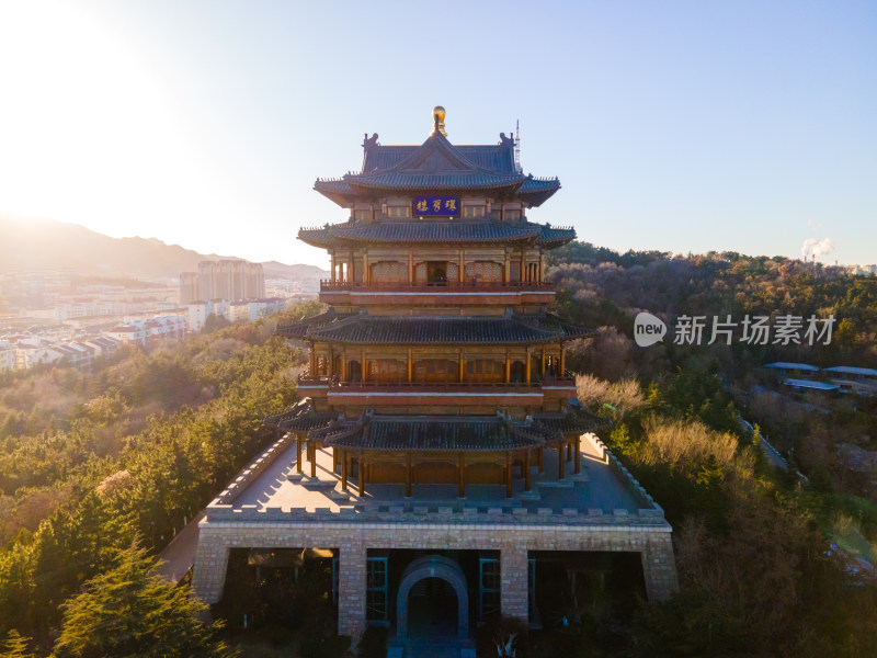 威海环翠楼中式古建筑塔楼全景