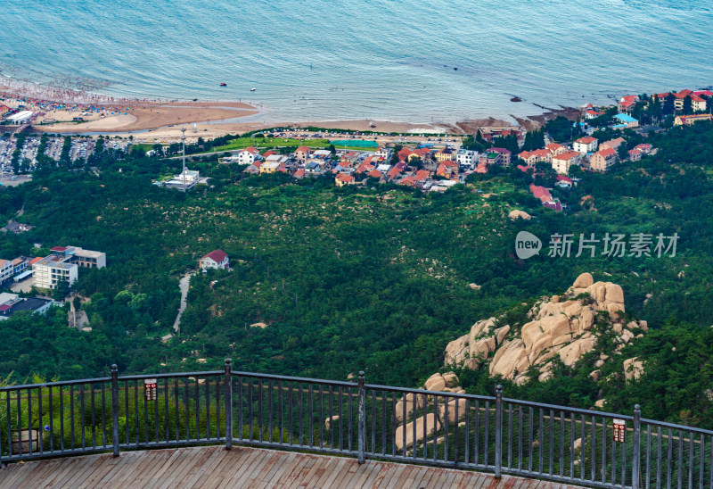 青岛崂山，在仰口的天苑景区登山看海