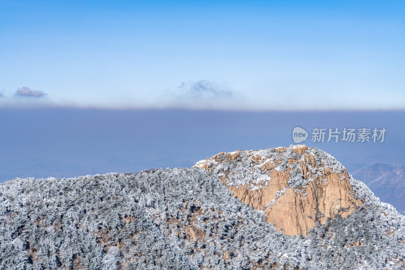 春雪后的泰安泰山风景区自然风光景点景观