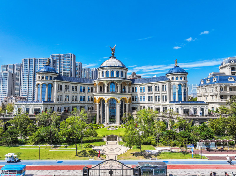 滨水城市建筑群鸟瞰