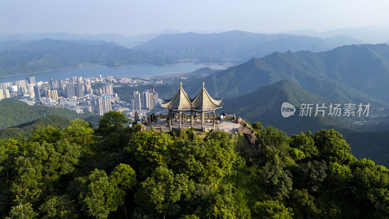 航拍深圳梧桐山双凤亭风景