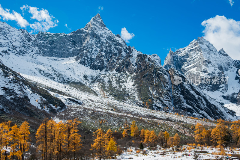 晴朗午后，四川毕棚沟景区秋景