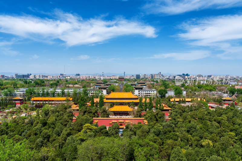 俯瞰北京景山公园寿皇殿中轴线钟楼鼓楼