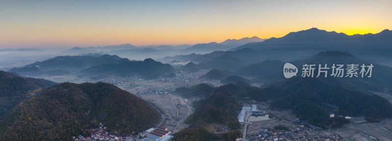 杭州桐庐深澳古村清晨日出全景宽幅航拍