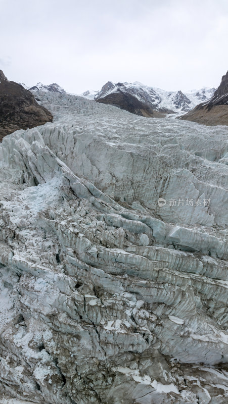 西藏那曲地区布加雪山冰川冰湖高空航拍