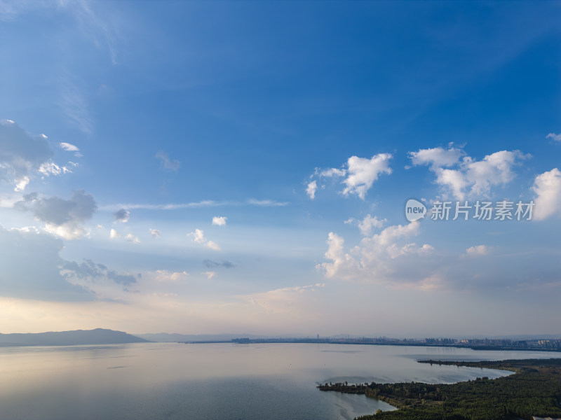 航拍滇池湖畔城市风光