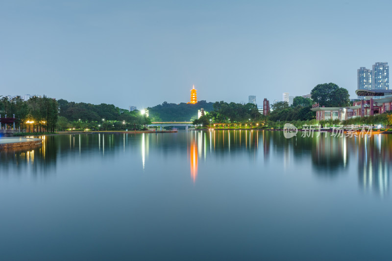 佛山千灯湖公园城市高楼建筑夜景灯光