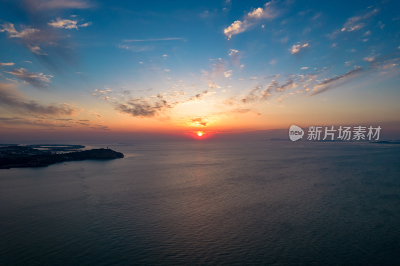 海上日落晚霞夕阳航拍摄影图