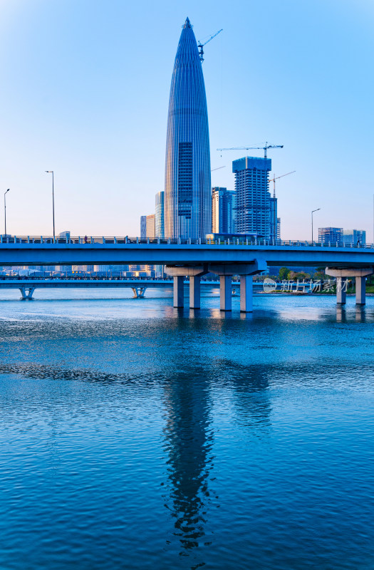 深圳湾城市摩天大楼建筑群与滨海公园