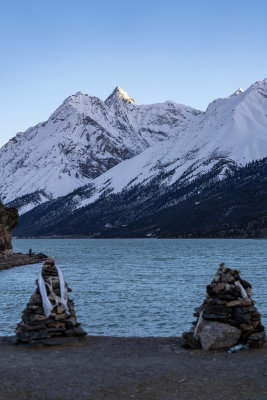 西藏昌都然乌湖来古雪山冰湖环绕静谧胡静