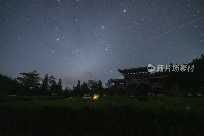 古建筑星空夜景璀璨星空