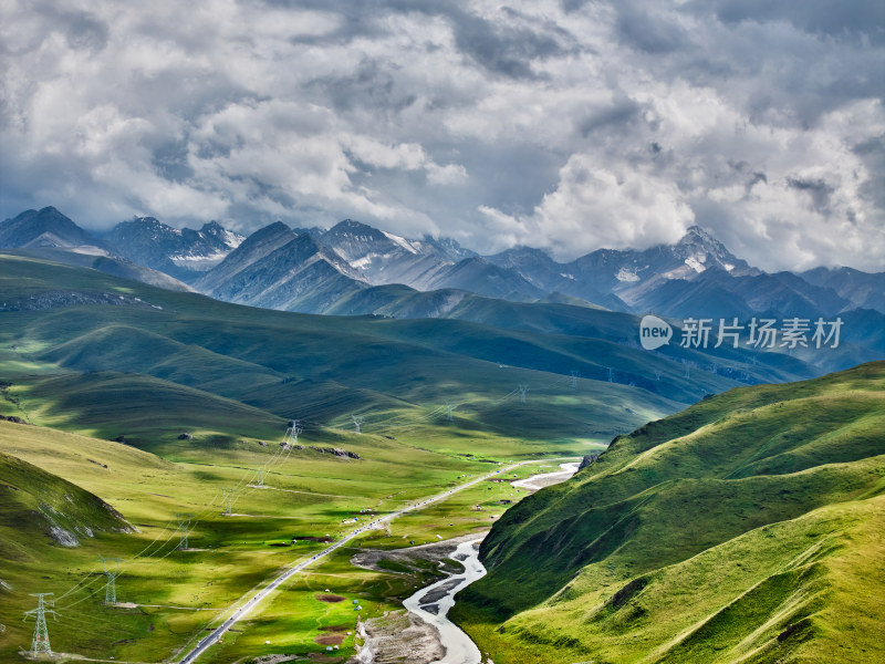 独库公路的草原美景