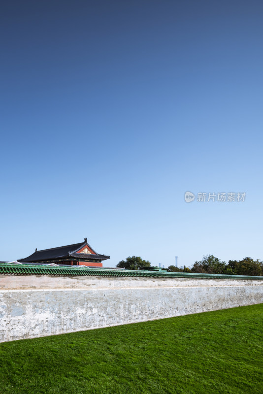 北京天坛公园的灰色围墙建筑