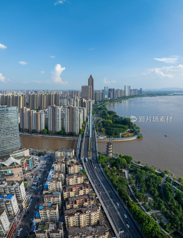 夏季傍晚航拍安徽芜湖沿江城市风光