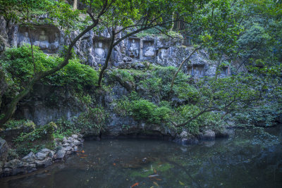 杭州西湖飞来峰塑像一线天风景