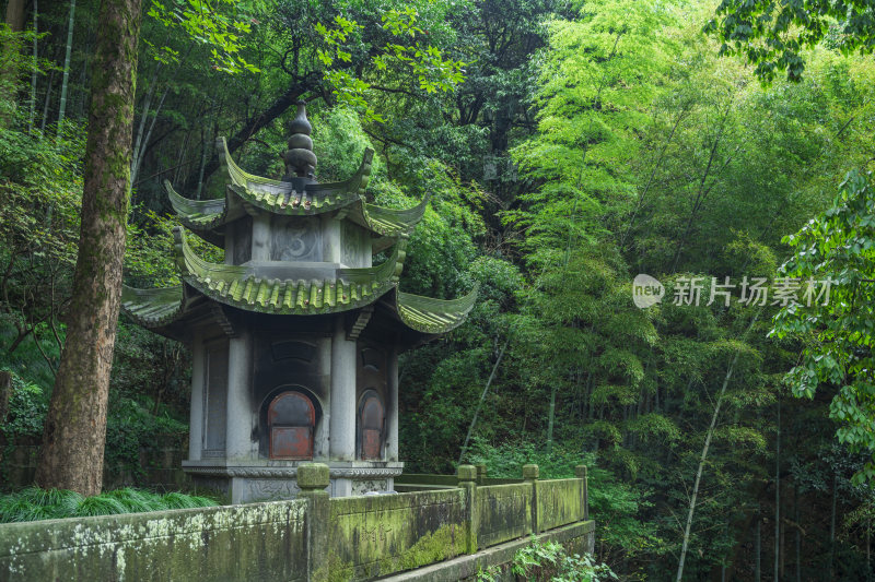 杭州飞来峰韬光寺古建筑风景