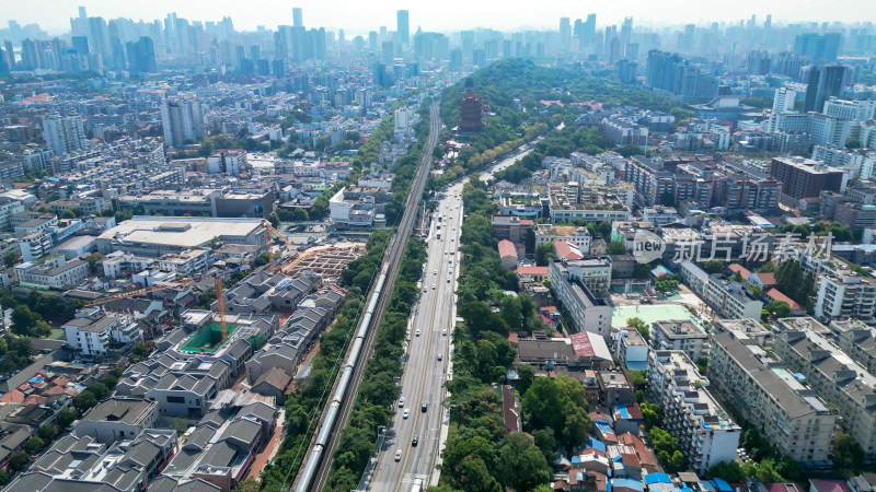 湖北武汉龟山电视塔地标建筑航拍图