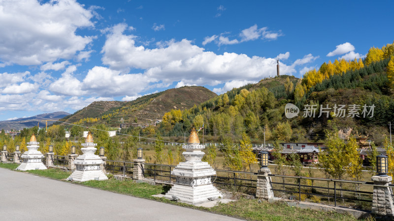 从黄龙九寨站前往九寨沟的大巴窗外风景