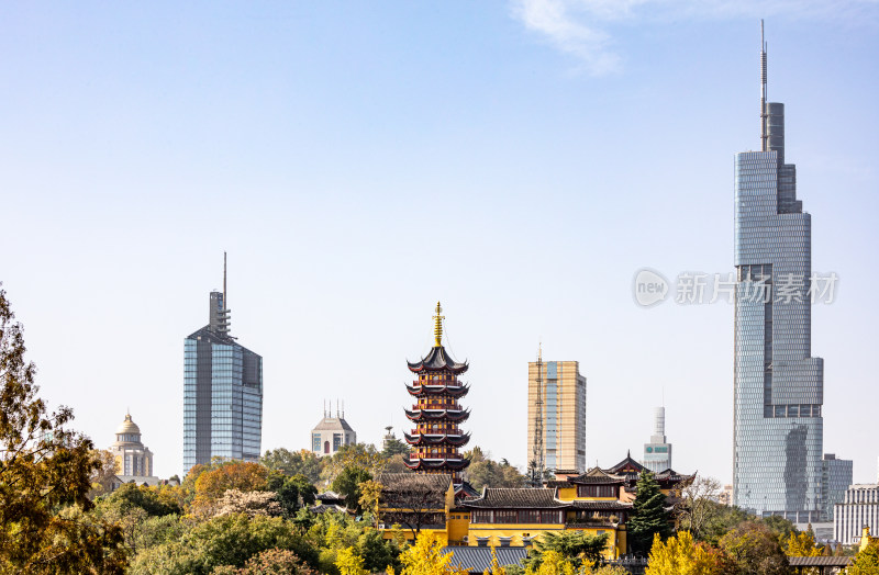 古今建筑融合南京古鸡鸣寺紫峰大厦古今同框