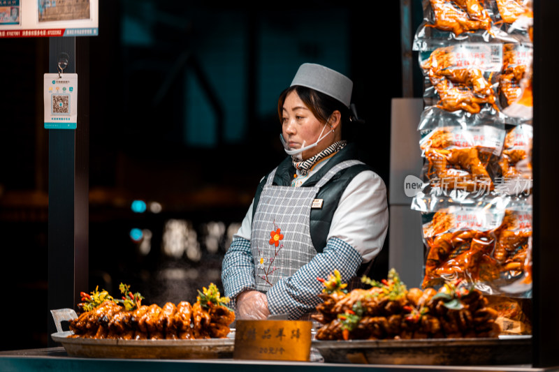 夜市小吃美食人群叫卖