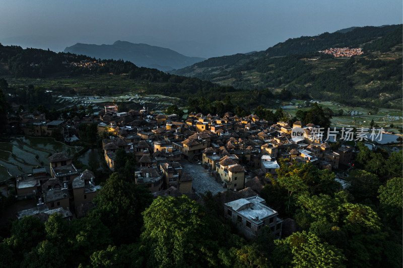 云南红河哈尼小镇梯田