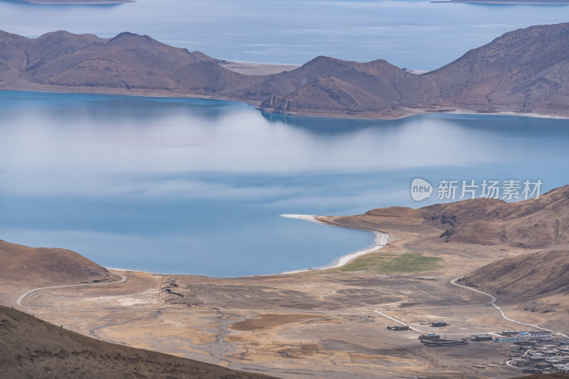 西藏山南羊卓雍措圣湖神湖蓝色藏地圣湖雪山