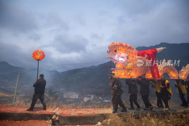 浙江云和沙铺插花板凳龙非遗文化民俗舞龙灯