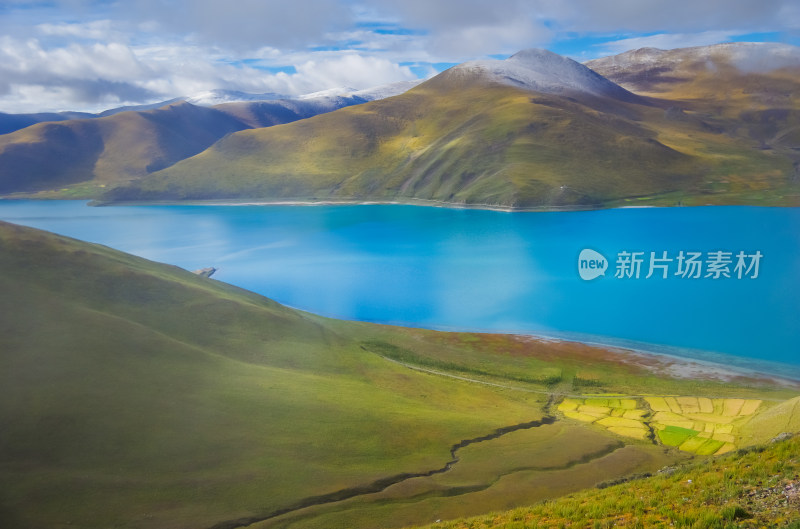 西藏羊湖山水自然风景