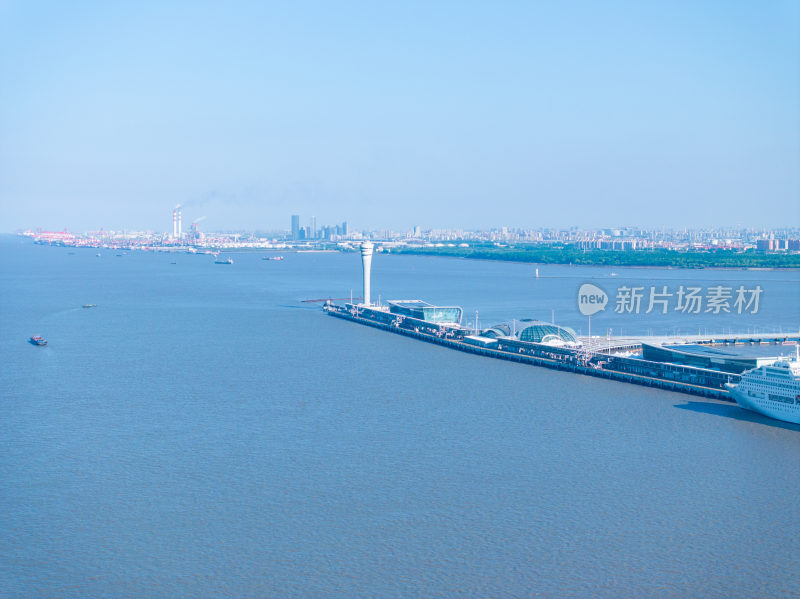 航拍上海市宝山区吴淞口港口码头邮轮