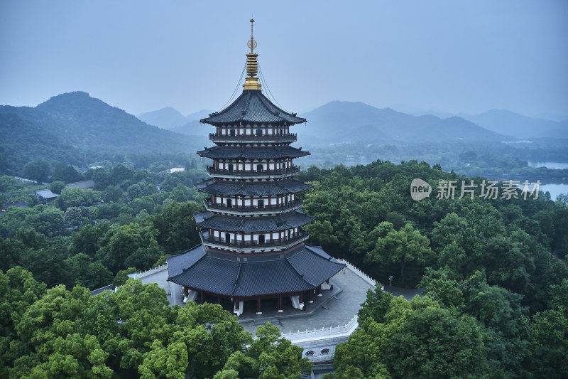 清晨时分的雷峰塔