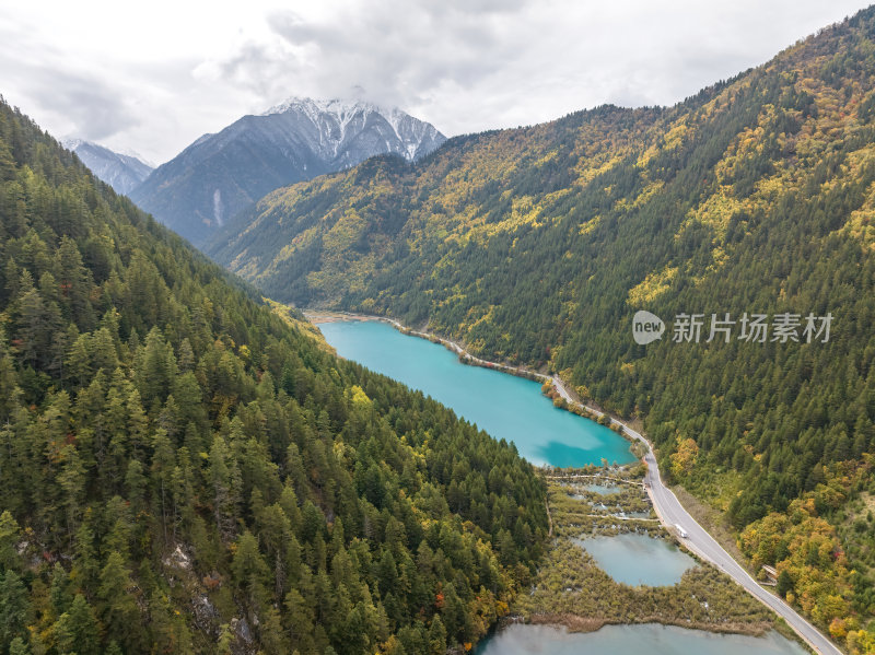 四川阿坝州九寨沟秋色网红瑶池高空航拍