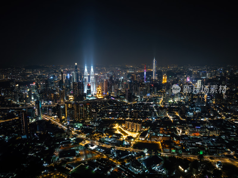 马来西亚吉隆坡莫迪卡石油双子塔日落夜景