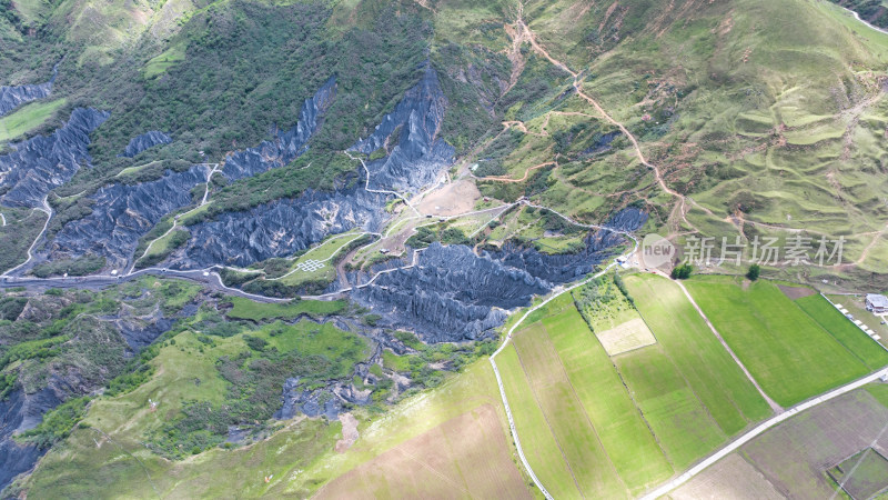 四川西部甘孜道孚县八美墨石公园景区府拍