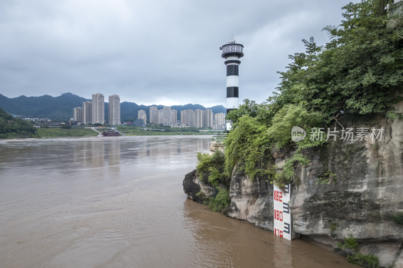 2024年嘉陵江磁器口段首轮洪峰过境水位线