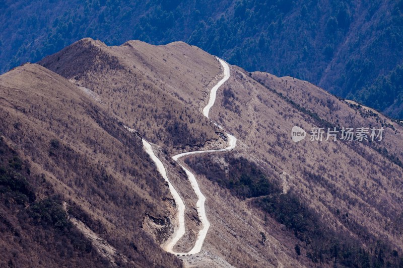 叶落山九十九拐