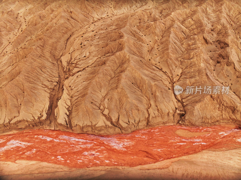 荒漠中的红色河流