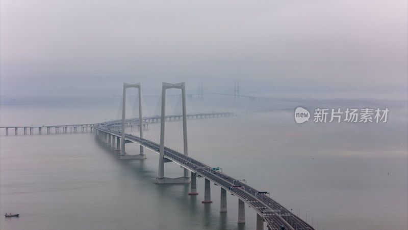 低空平流雾下的深中通道