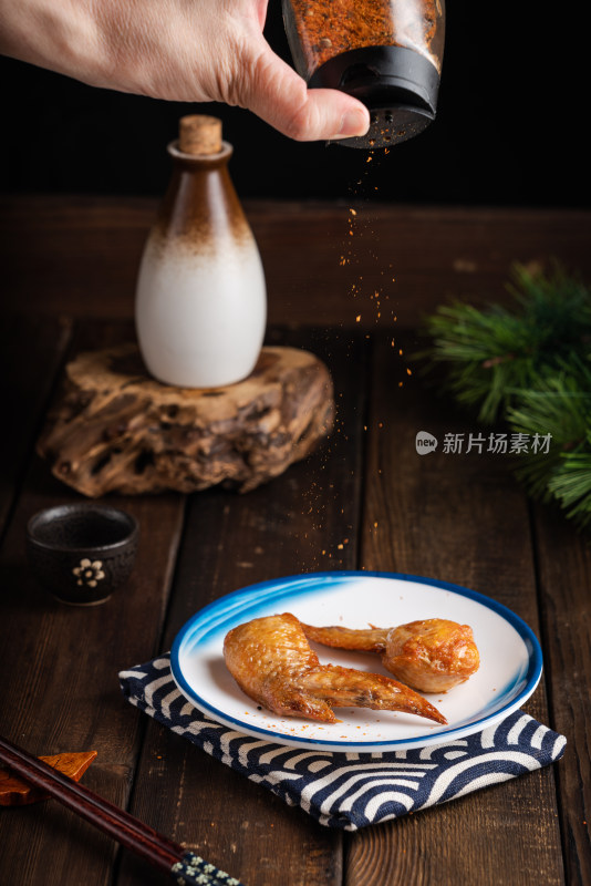一份美味可口的日式烤鸡翅