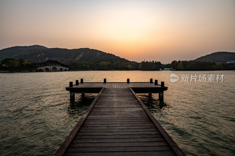 黄昏夕阳无锡长广溪石塘桥景色