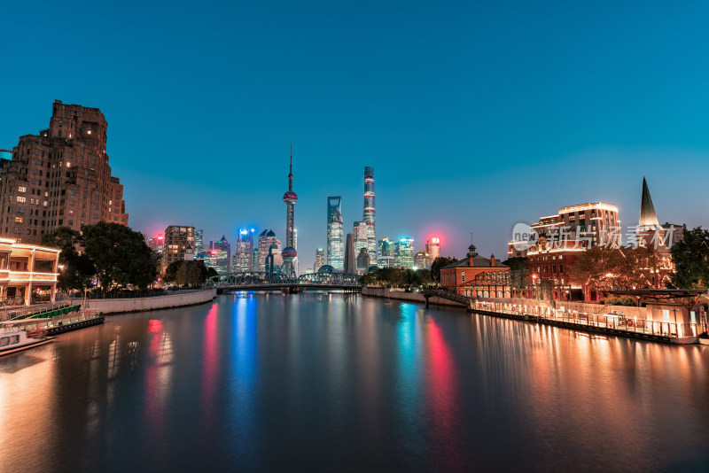 上海陆家嘴天际线夜景