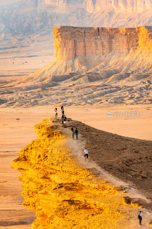 沙特阿拉伯世界之崖日落前的风景