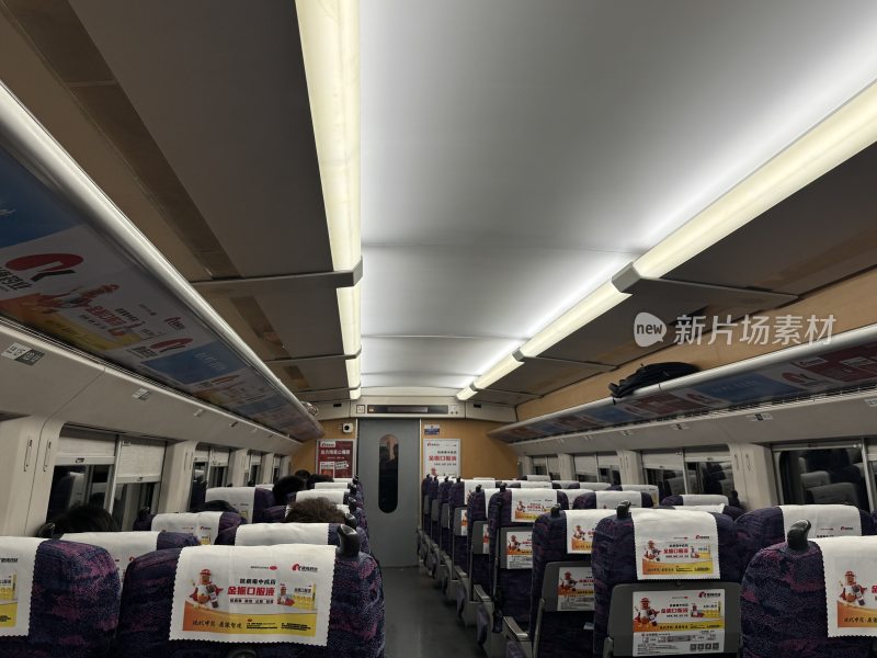 高铁车厢内部全景