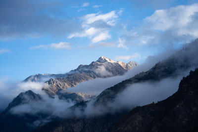 甲居藏寨雪山云海