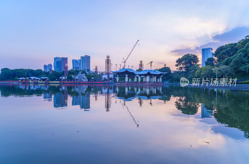 佛山千灯湖CBD城市摩天大楼建筑夕阳晚霞