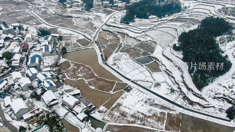 航拍冬天山区农田雪景