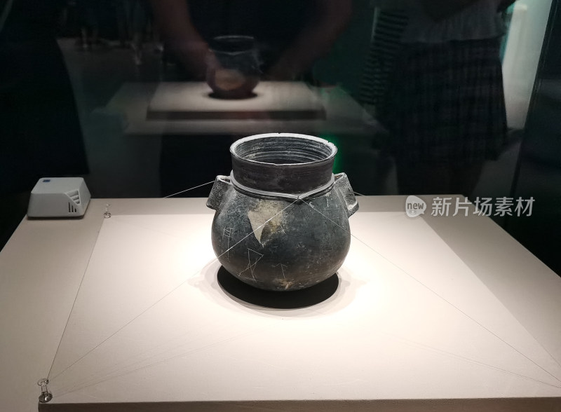 成都博物馆汉字中国展 良渚文化 刻符黑陶罐